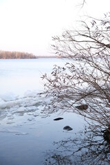 blocks of ice near the river bank. Ice drift of ice floes on rivers and lakes under the influence of current or wind. Accumulation of melt water between the bank and the edge of the ice on the river