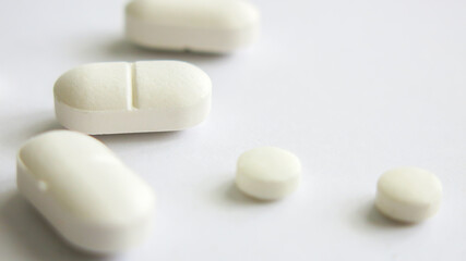 Fototapeta na wymiar scattered pharmaceutical medicine white pills and tablets in white background
