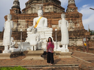 YOUNG WOMAN IN AYUTTHAYA TEMPLE