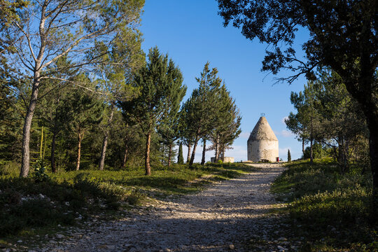 Ancien moulin dit du signal de Cassini sur le Roc de Gachone &agrave; Calvisson