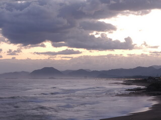 Fototapeta na wymiar 鮮やかな色の空と、海の風景