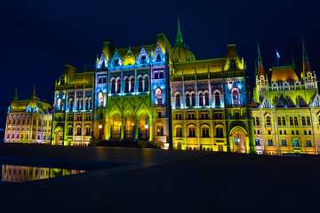 Fototapeta na wymiar Hungarian Parliament Building illuminated in the night
