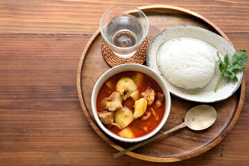 スープカレー　鶏肉　じゃがいも