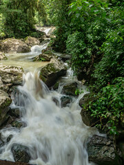 Pequeño riachuelo en Tingo María,