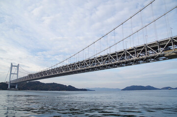 四国と本州を結ぶ交通の要所である瀬戸大橋