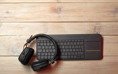 keyboard for tv with headphones