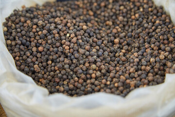 The pepper bush, also called black pepper or pepper for short, is a plant species from the pepper...