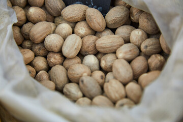 Nutmeg has a relaxing effect, relieves pain and is good for the mood. In Ayurveda, nutmeg is used against diarrhea and in India even for potency disorders.