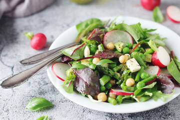 Green salad with asparagus and radish