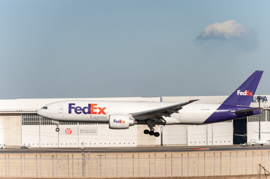 N863FD Boeing 777 FedEx Landing in International Narita Airport, Japan.