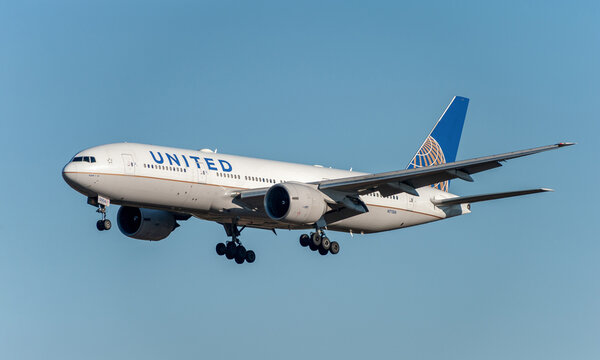 N77006 Boeing 777 United Airlines Landing in International Narita Airport, Japan.