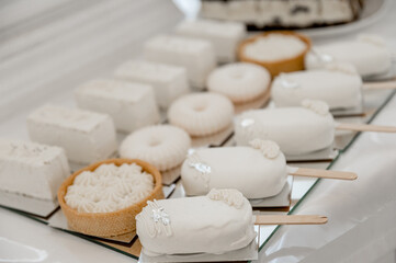 Fototapeta na wymiar Luxury candy bar close-up of cakes