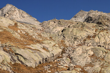 Wildromantische Hochgebirgslandschaft der Bernina-Alpen; Blick von Westen auf Piz Casnil (3189m) und Punta (3040m)