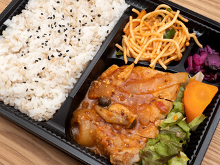 ポークソテー弁当