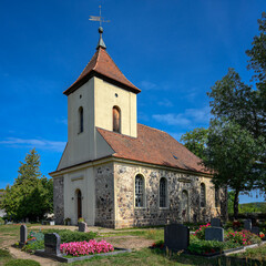 Fototapeta na wymiar Denkmalgeschützte barocke Dorfkirche Neu Langerwisch, Ansicht von Südwesten