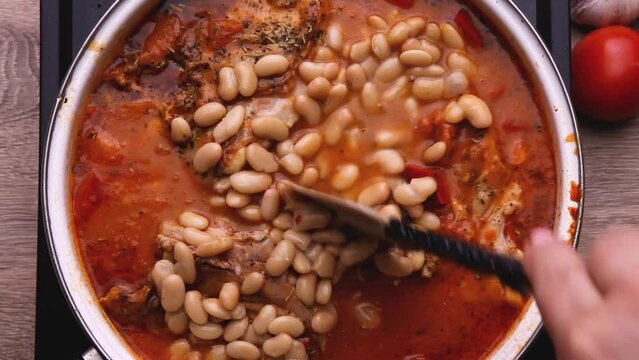 Chicken with beans and vegetables in red sauce