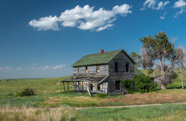 Fototapeta na wymiar Abandoned Home on the South Dakota Prairie