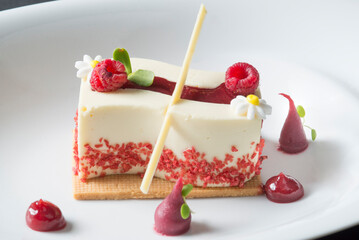 cheesecake with berries