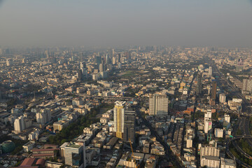 Fototapeta na wymiar Panoramic view of Bangkok, its districts, neighborhoods and streets, crisscrossed by highways full of traffic and vehicles