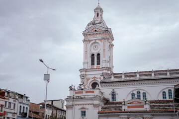 Fototapeta na wymiar historical churches and buildings of the city of Cuenca Ecuador and places of interest