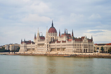 Fototapeta premium Hungarian Parliament Building in the evening at the Danube river in Budapest, Hungary