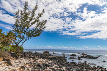 Fototapeta na wymiar L'Etang-Sale, Reunion Island - The Old Pump ruin on the beach