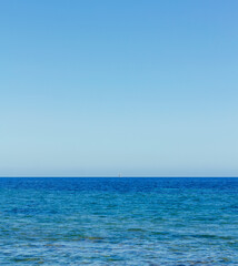 cielo y mar azul