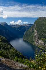 Fototapeta na wymiar Panoramablick auf den Geirangerfjord