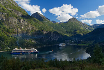 Hafen Geirangerfjord mit Schiffen