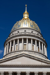 Obraz premium West Virginia state capitol in Charleston, West Virginia 