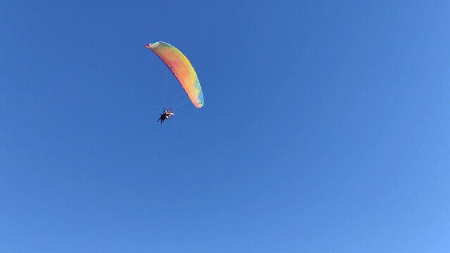 Voando na praia