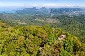 Obraz premium Aerial view of Dragon's Crest (Khao Ngon Nak) Scenic Point on sunny day. Krabi Province, Thailand.
