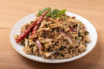 ラーム・タイ風挽肉サラダ