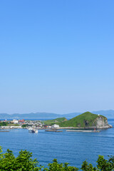 利尻島、鴛泊(おしどまり)の山と町と港
