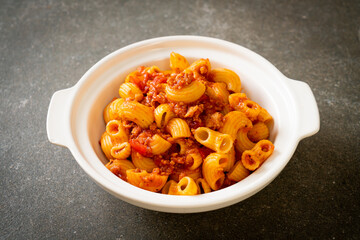 macaroni with tomatoes sauce and mince pork