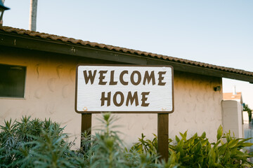 Fototapeta na wymiar Welcome home sign