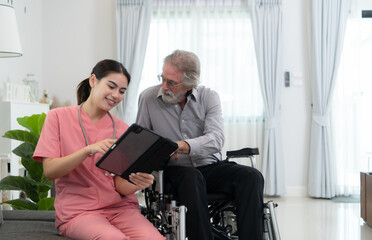 Caregiver for an elderly man Weekly check-ups at the patient's residence. Ready to give medical advice and talk about various stories, exchange each other happily.