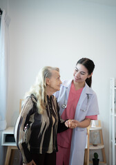 Caregiver for an elderly woman Weekly check-ups at the patient's residence. Ready to give medical advice and talk about various stories, exchange each other happily.