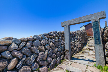 残雪期の月山・月山神社