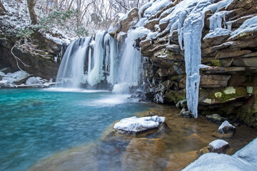 九重・氷結の暮雨の滝