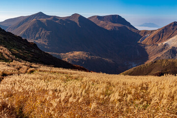 三俣山から望む北千里ヶ浜と久住山