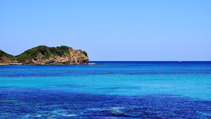 長崎県壱岐島の壱岐の土台石が見える海の風景