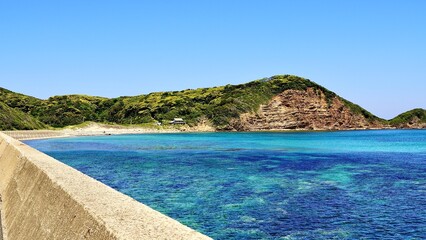 長崎県壱岐島の壱岐の土台石が見える海の風景
