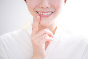 歯並びやホワイトニングに使いやすい美しい口元のアップ 