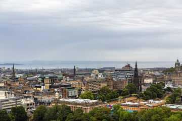 Fototapeta na wymiar Panorama of the city of Edinburgh from the outside of the Castle