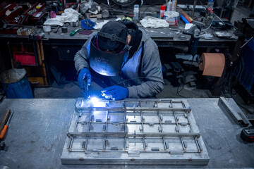 soudeur travailleur soudure industrie mécanique métallerie chaudronnerie usinage welder welding