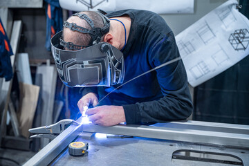 soudeur travailleur soudure industrie mécanique métallerie chaudronnerie usinage welder welding