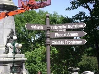 Traffic signs in Ville du Quebéc