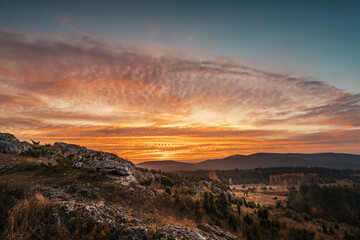 Poranne niebo nad gorami