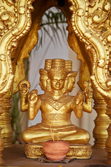 Obraz premium golden statue of buddha, Buddhist culture